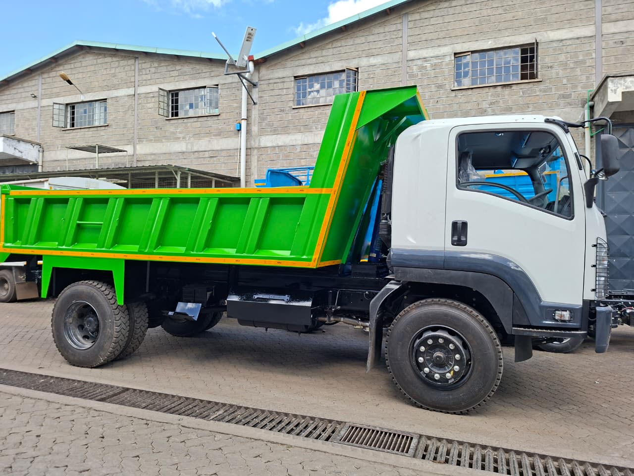 Isuzu Tipper Trucks